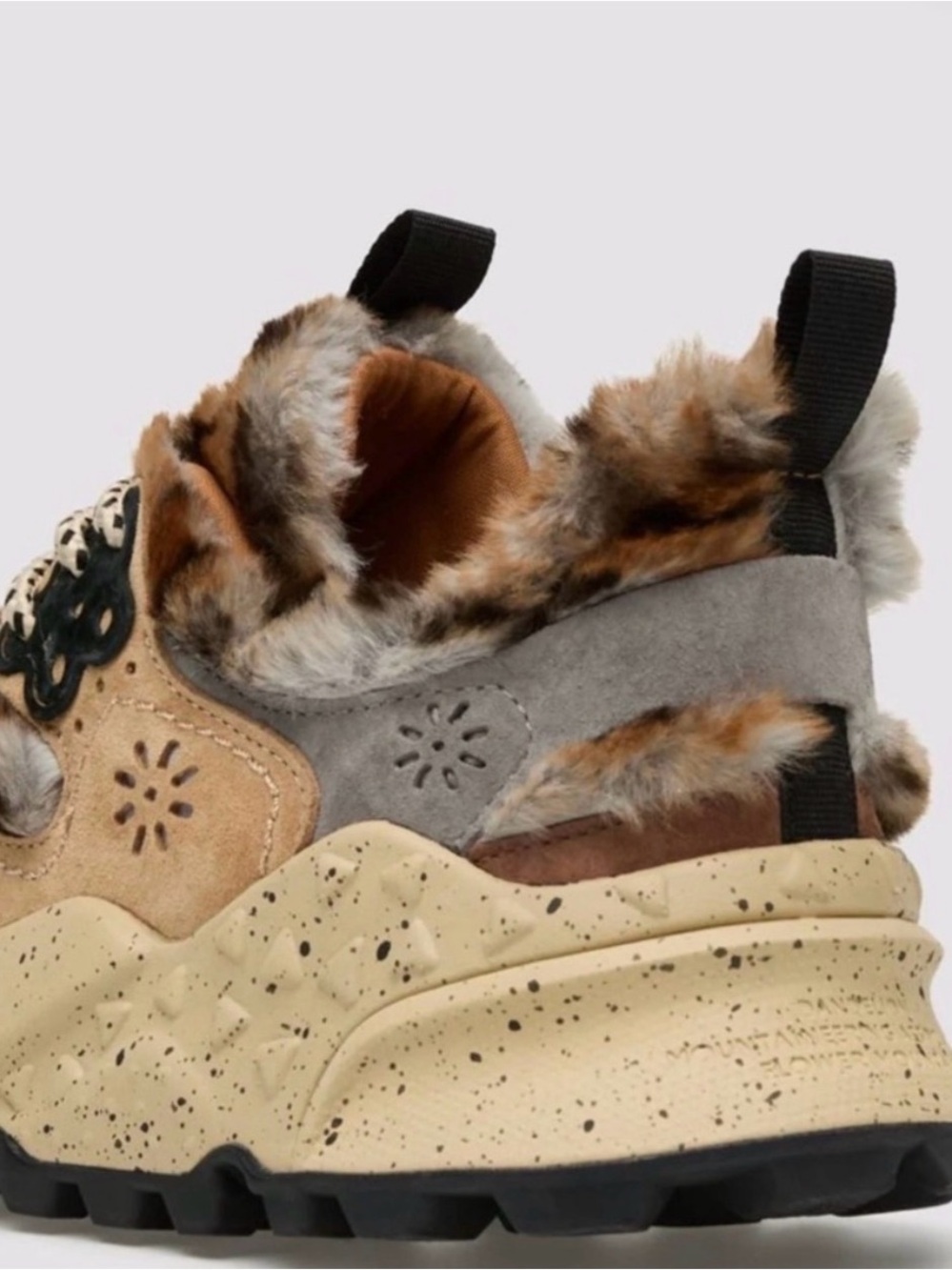 NWT Flower Mountain KOTETSU SUEDE ECO-FUR IN GREY & LIGHT BROWN - Picture 3 of 13